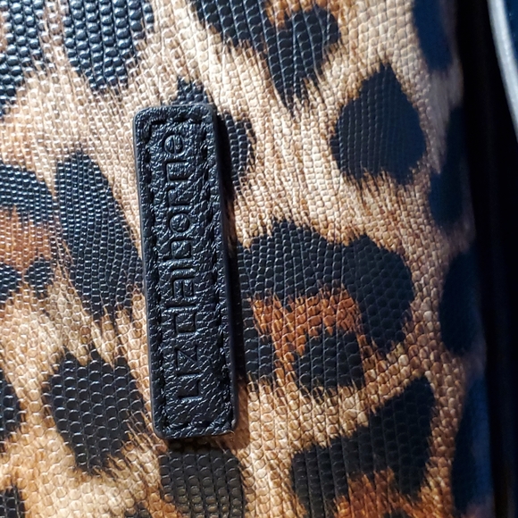 Liz Claiborn echo shoulder purse - Picture 2 of 6